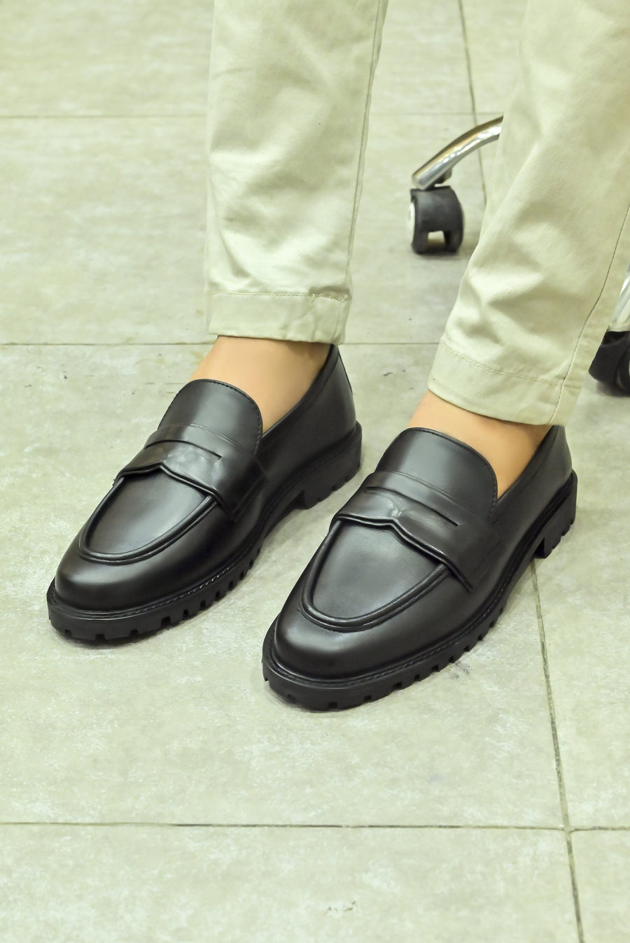 TM-00389 BLACK